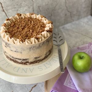 Vegan Apple and Cinnamon Cake
